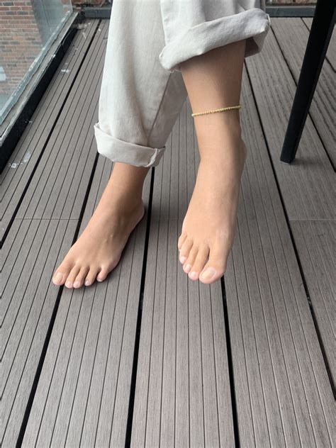 feet nudes